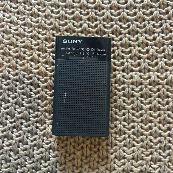 Sony Black AM/FM Portable Radio - Picture 5 of 8